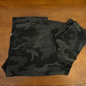 Never Worn Lululemon Green Camouflage size 6 Align 28” inseam